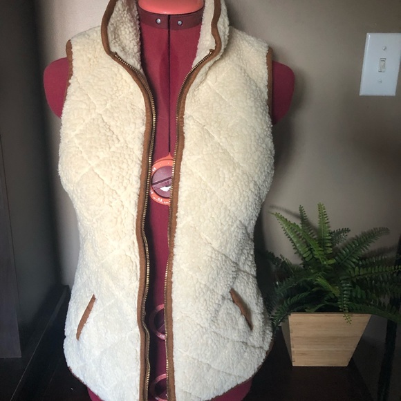 Fleece, white sweater vest. Great for fall. Great price. - Picture 2 of 6